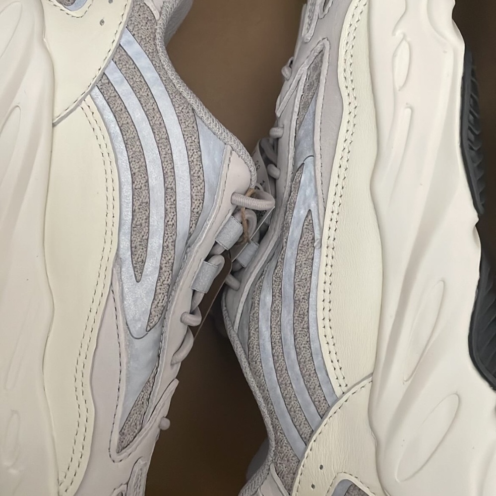 kids yeezy 700